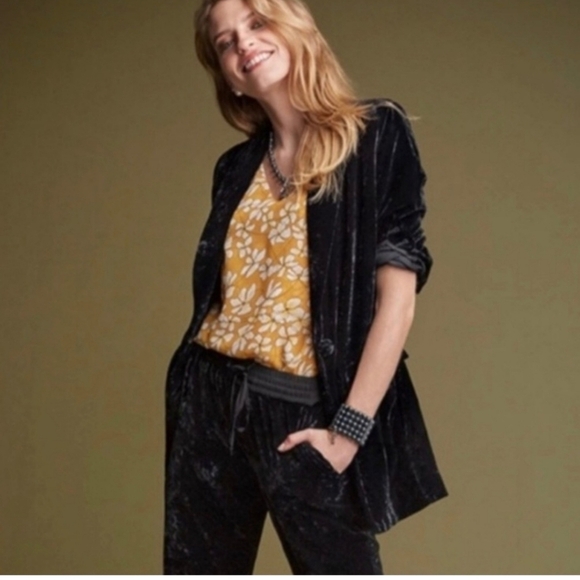 Cabi Special Release Collection Crushed Velevt Hostess Jacket Blazor - Picture 7 of 7